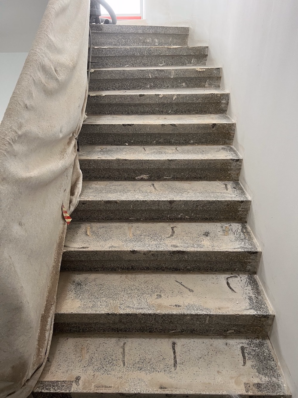 Stav před renovací schodů
